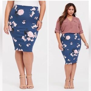 Torrid Ponte Blue floral knit pencil skirt, SZ 1 (14/16) NWT